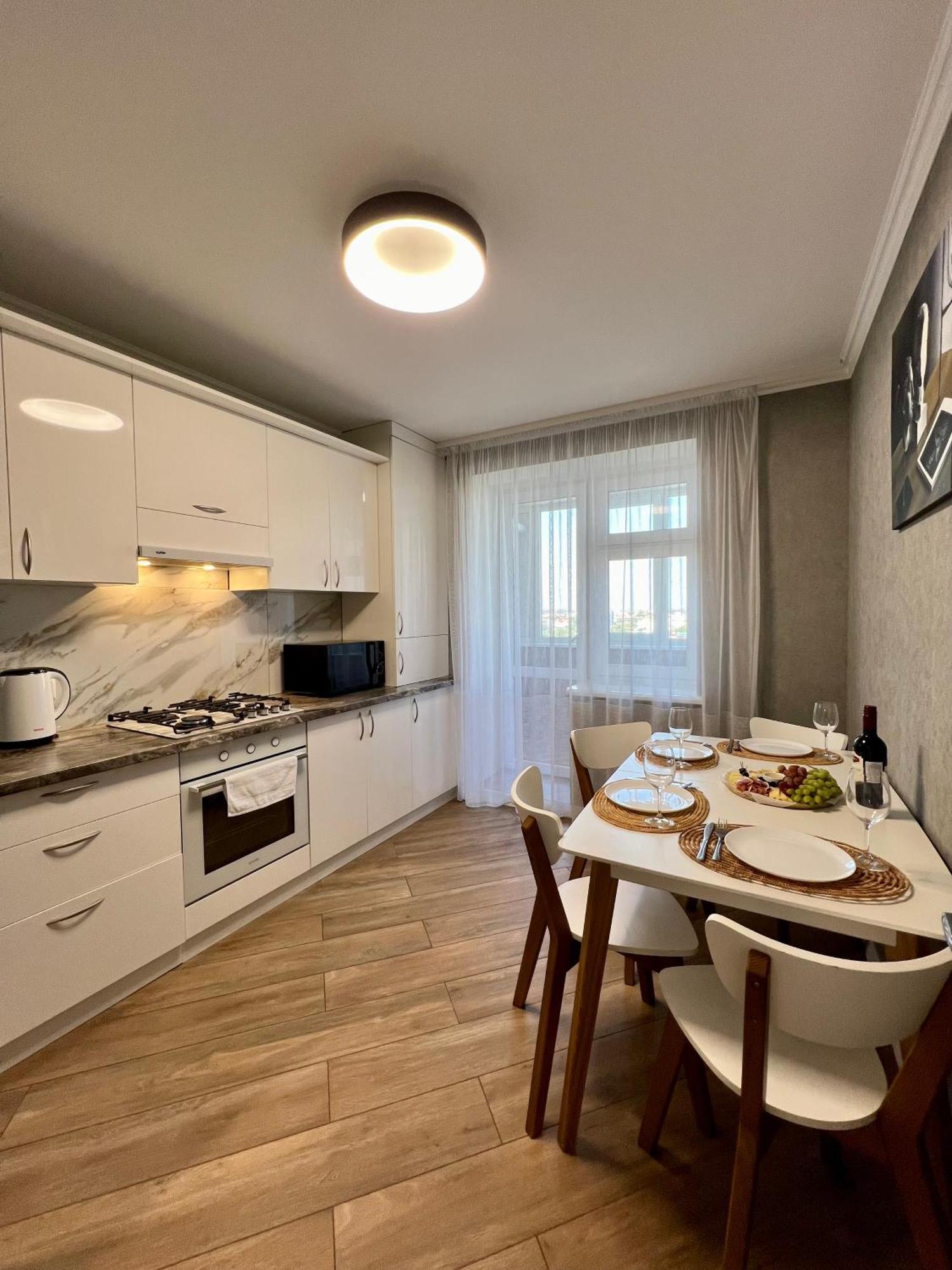 Затишна Квартира Біля Парку Центр Міста Ternopil Exteriör bild